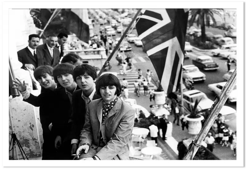 The Beatles en 1965 - affiche noir et blanc vintage