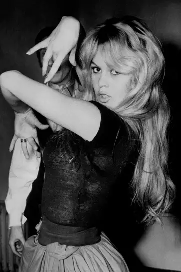 Brigitte Bardot dansant le flamenco - poster noir et blanc