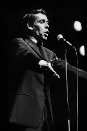 Jacques Brel sur scène - photo de célébrités
