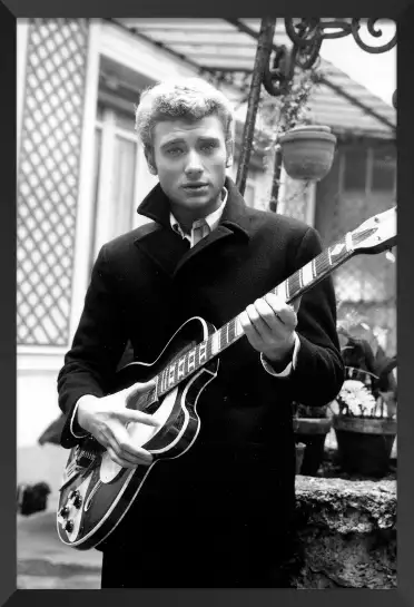 Johnny Hallyday et sa guitare en 1963- affiche de cinema