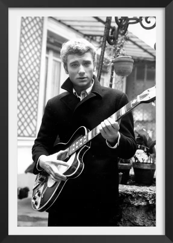 Johnny Hallyday et sa guitare en 1963- affiche de cinema