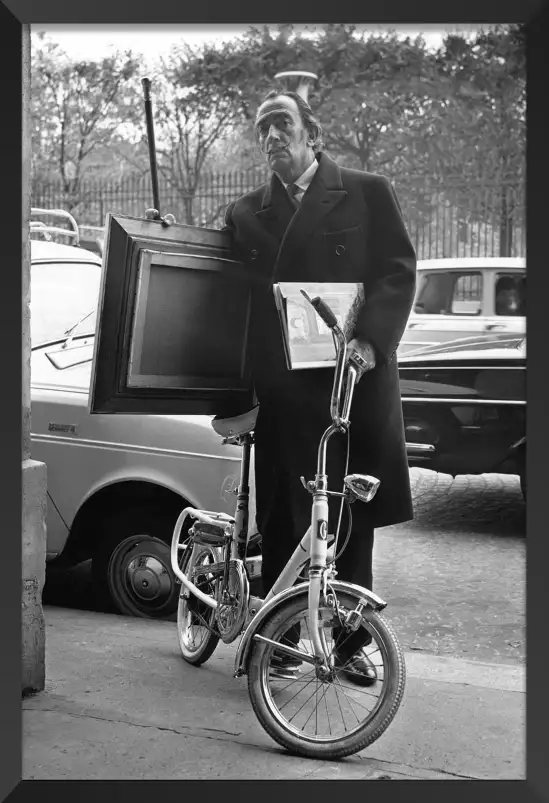 Salvador Dali Rue de Rivoli 1967 - photo de célébrités