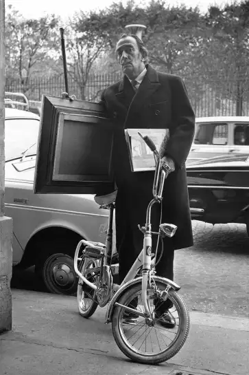 Salvador Dali Rue de Rivoli 1967 - photo de célébrités