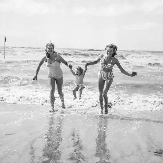 Sur la plage de Deauville en 1950 - affiche vintage