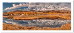 Image d'automne - paysage montagne lac