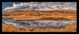 Image d'automne - paysage montagne lac