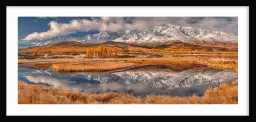 Image d'automne - paysage montagne lac