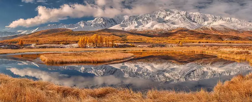 Image d'automne - paysage montagne lac