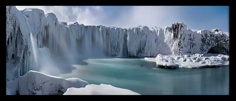 Cascade de glace - paysage montagne