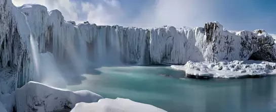 Cascade de glace - paysage montagne