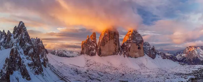 L'histoire d'un lever de soleil - tableau montagne