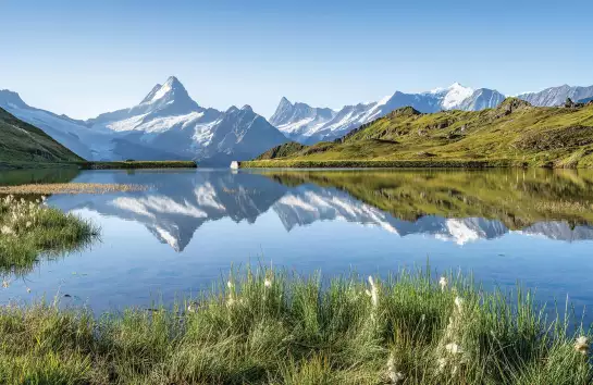 Lac de Bachalp en Suisse - panoramique montagne