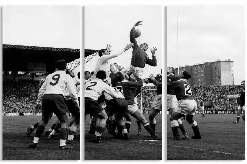 Photo ancienne d'un match de rugby - affiche de sport