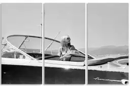 Brigitte Bardot à saint Tropez en 1965 - affiche vintage noir et blanc