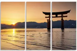 Coucher de soleil sur le torii - paysage japonais