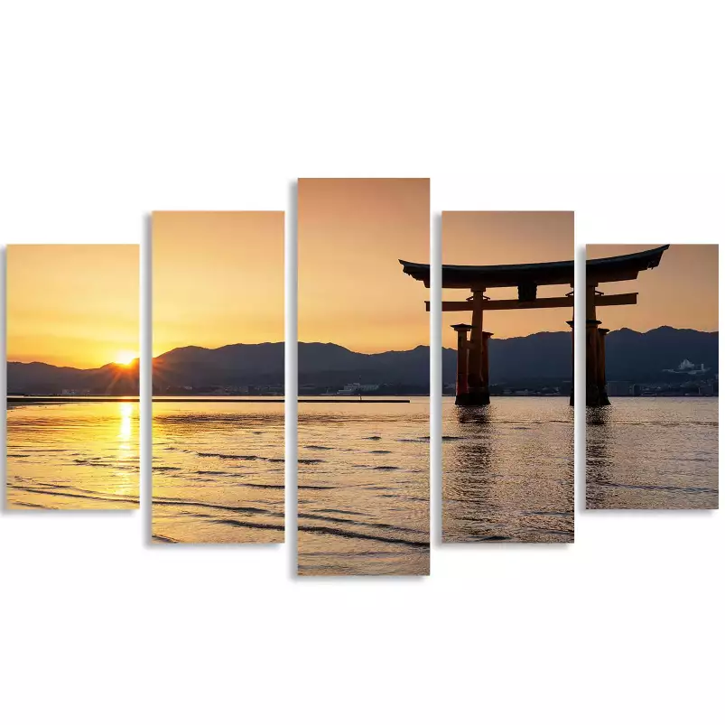 Coucher de soleil sur le torii - paysage japonais