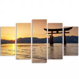 Coucher de soleil sur le torii - paysage japonais