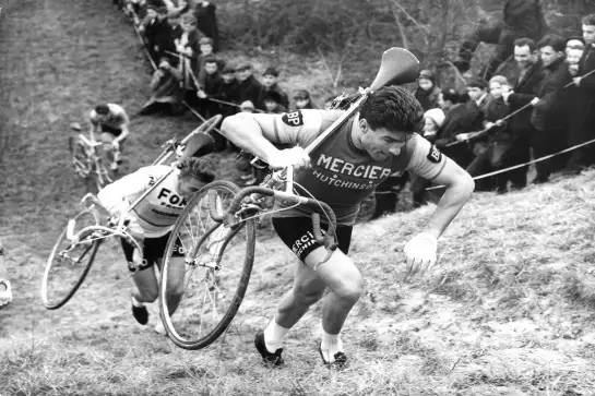 Course de vélo avec Raymond Poulidor - affiche velo vintage