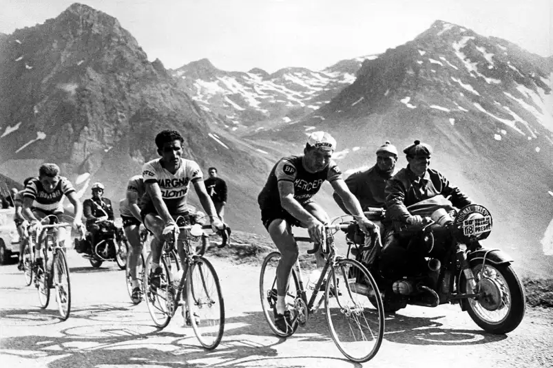 Photo du Tour de France en 1963 - affiche velo vintage