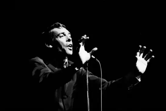 Photo de Jacques Brel à l'Olympia en 1966 - affiche chanteur