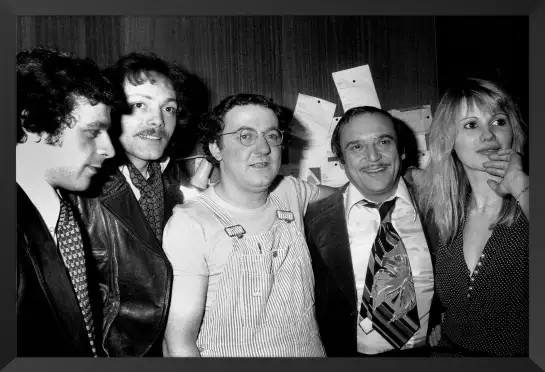 Photo de Coluche en coulisse - affiche acteurs et actrices celebres