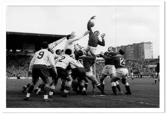 Photo ancienne d'un match de rugby - affiche de sport