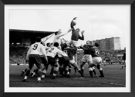 Photo ancienne d'un match de rugby - affiche de sport