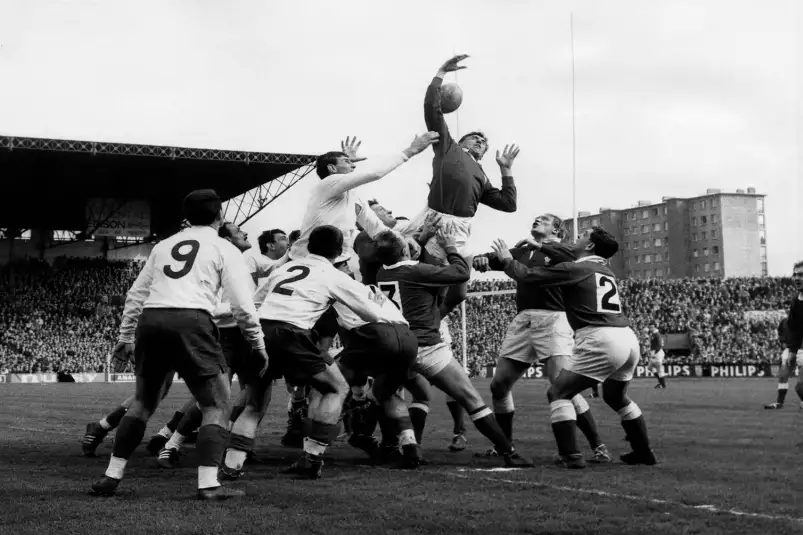 Photo ancienne d'un match de rugby - affiche de sport