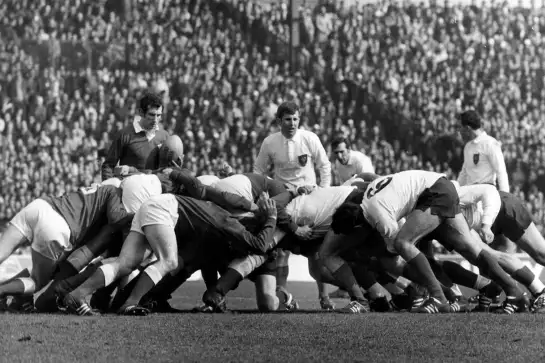 Mélée de rugby France contre le pays de Galles en 1969 - affiche de sport