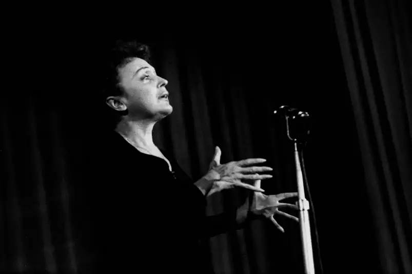 Edith Piaf sur scène en 1959 - photos noir et blanc célébrités