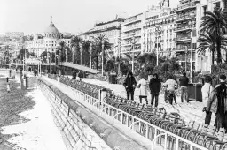 Neige sur la promenade des anglais 1983 - affiche noir et blanc