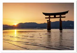 Coucher de soleil sur le torii - paysage japonais