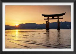 Coucher de soleil sur le torii - paysage japonais