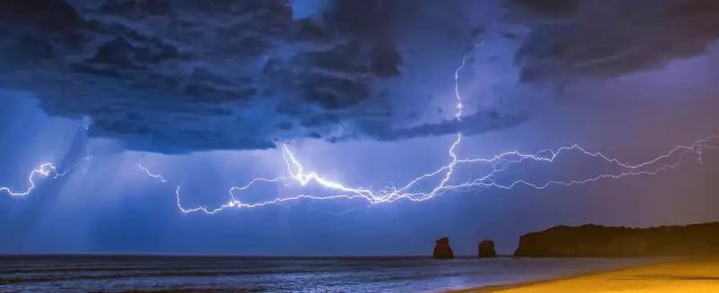 Coup de tonnerre sur les deux jumeaux - tableau mer