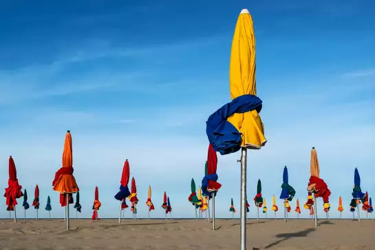 Les Parapluies de Deauville - affiche plage